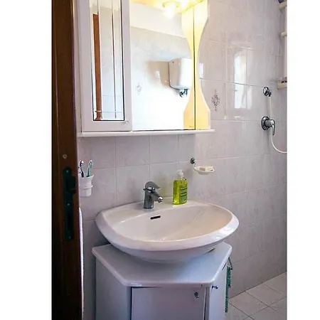 Castello 4 Apartment *